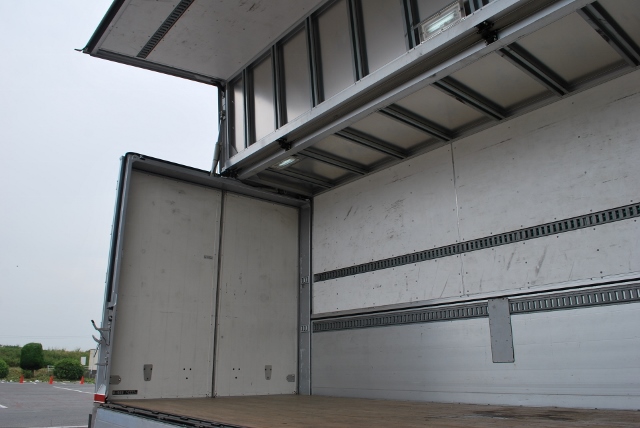 【118】H16 グランドプロフィア　ハイルーフ　３軸中低床　アルミウイング