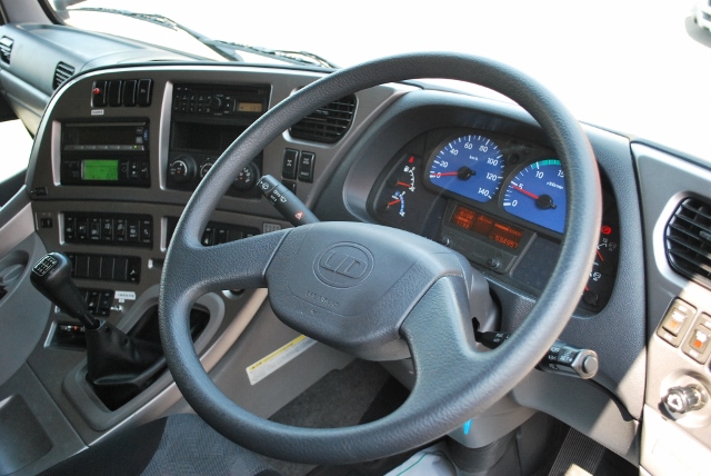 Ｈ23　ＵＤトラックス　クオン　低床　冷凍ウイング