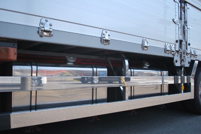 H21　ＵＤトラックス　クオン　冷凍ウイング　リアエアサス