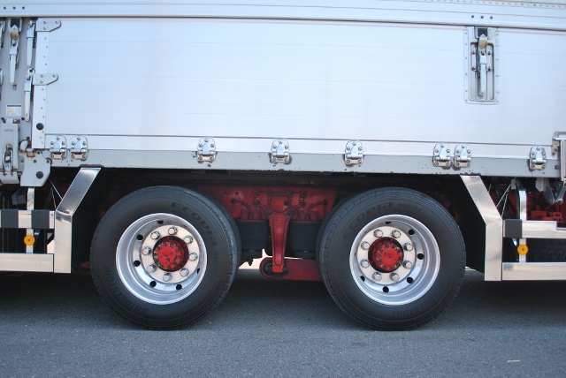 H21　ＵＤトラックス　クオン　冷凍ウイング　リアエアサス