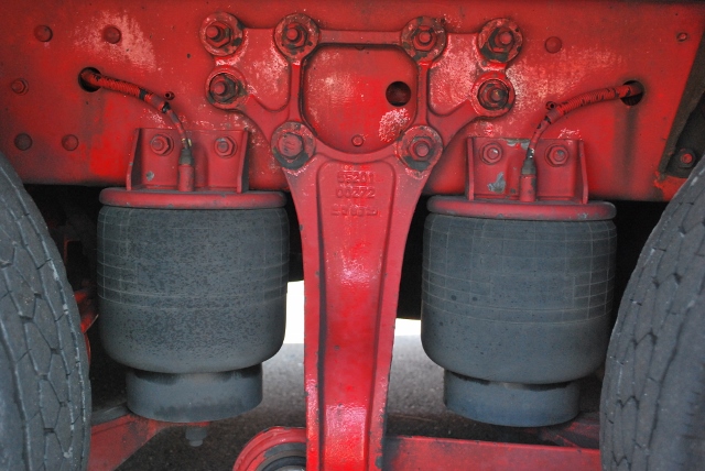 H21　ＵＤトラックス　クオン　冷凍ウイング　リアエアサス