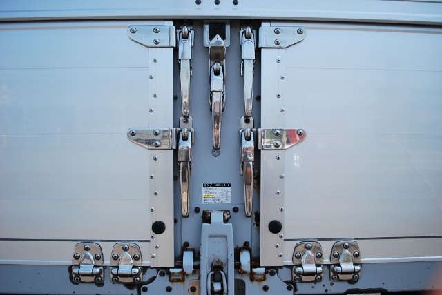 H21　ＵＤトラックス　クオン　冷凍ウイング　リアエアサス