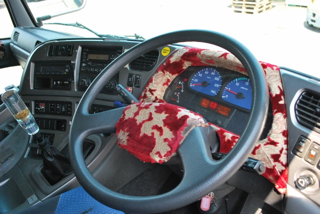 H21　ＵＤトラックス　クオン　冷凍ウイング　リアエアサス