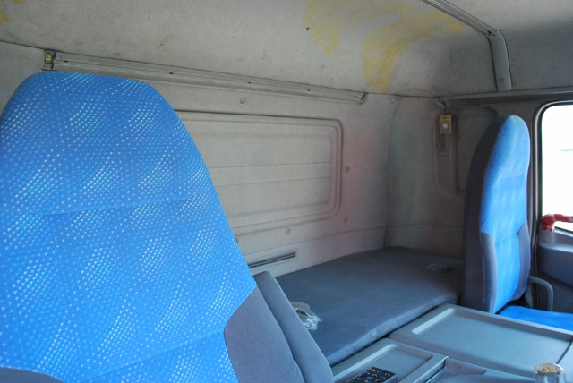 H21　ＵＤトラックス　クオン　冷凍ウイング　リアエアサス