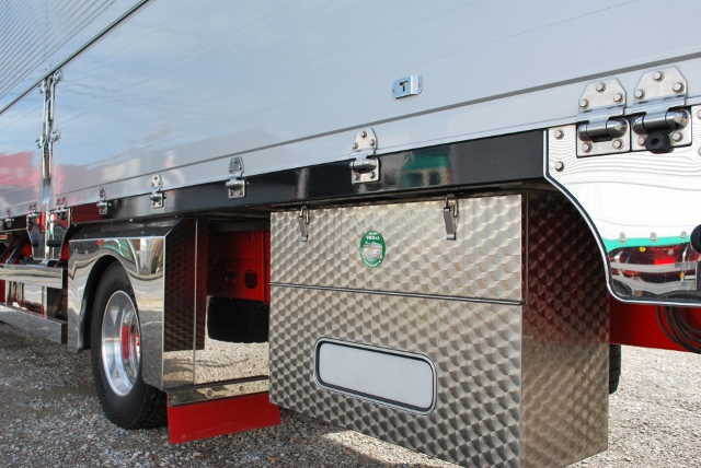 Ｈ２５　いすゞ　フォアワード　冷凍ウィング　カスタム多数