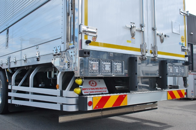 【270】三菱ふそうスーパーグレート　中低床　アルミウイング　ハイルーフ　総輪エアサス