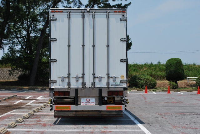 【94】三菱ふそうスーパーグレート　高床　アルミウイング　リアエアサス