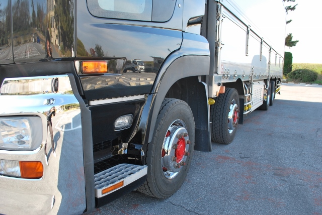 Ｈ２２　ＵＤ　クオン　４軸低床　冷凍ウィング　総輪エアサス　ジョルダー４列　キーストン