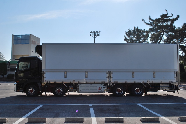 Ｈ２２　ＵＤ　クオン　４軸低床　冷凍ウィング　総輪エアサス　ジョルダー４列　キーストン