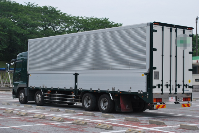 【124】三菱ふそうスーパーグレート　低床アルミウイング　ハイルーフ　総輪エアサス