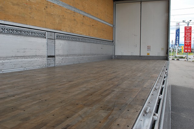 【275】UDトラックスクオン　低床　アルミウイング　格納ゲート　ハイルーフ　リヤエアサス