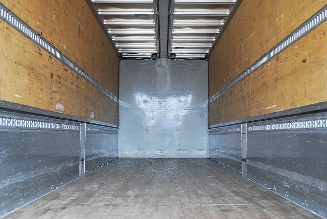 【275】UDトラックスクオン　低床　アルミウイング　格納ゲート　ハイルーフ　リヤエアサス