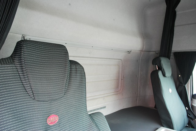 【275】UDトラックスクオン　低床　アルミウイング　格納ゲート　ハイルーフ　リヤエアサス