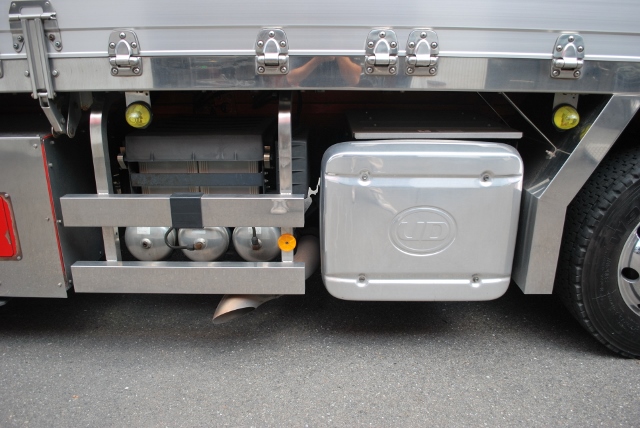 Ｈ23　ＵＤトラックス　クオン　低床　冷凍ウイング