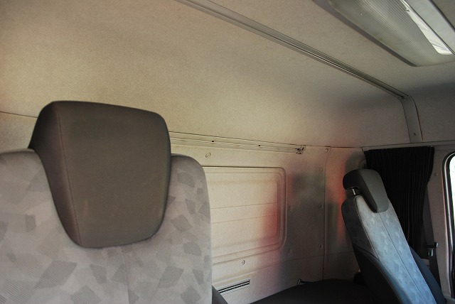 【277】UDトラックスクオン 中低床 冷凍ウイング リヤエアサス