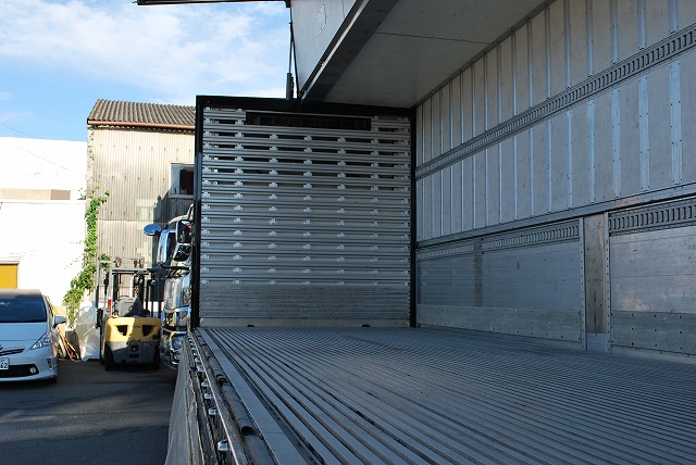 【277】UDトラックスクオン 中低床 冷凍ウイング リヤエアサス