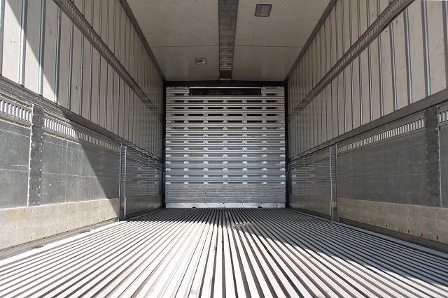 【277】UDトラックスクオン 中低床 冷凍ウイング リヤエアサス