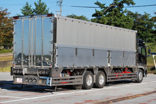 【122】三菱ふそうスーパーグレート　高床　アルミウイング　ハイルーフ