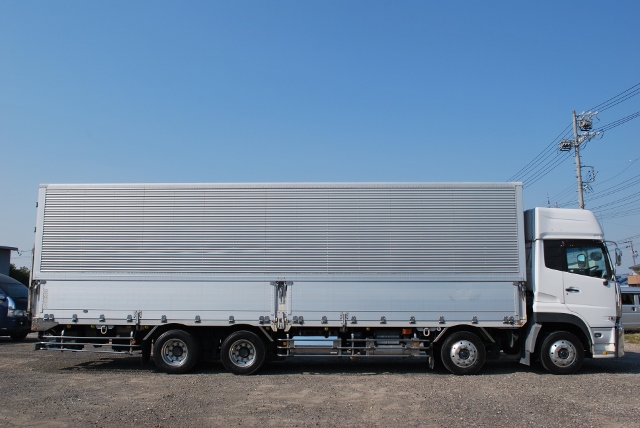 【169】UDトラックス　クオン　低床アルミウイング　ハイルーフ　総輪エアサス　跳上ゲート
