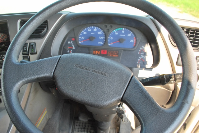 【169】UDトラックス　クオン　低床アルミウイング　ハイルーフ　総輪エアサス　跳上ゲート