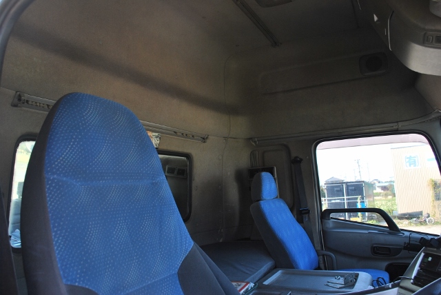 【169】UDトラックス　クオン　低床アルミウイング　ハイルーフ　総輪エアサス　跳上ゲート