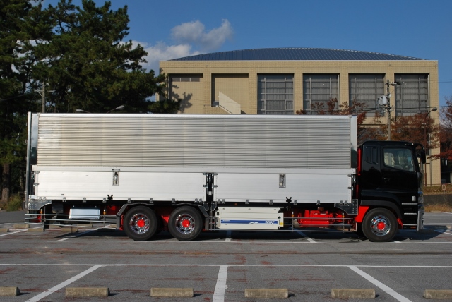 【171】三菱ふそうスーパーグレート　中低床　冷凍ウイング