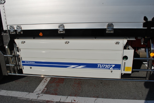 【171】三菱ふそうスーパーグレート　中低床　冷凍ウイング