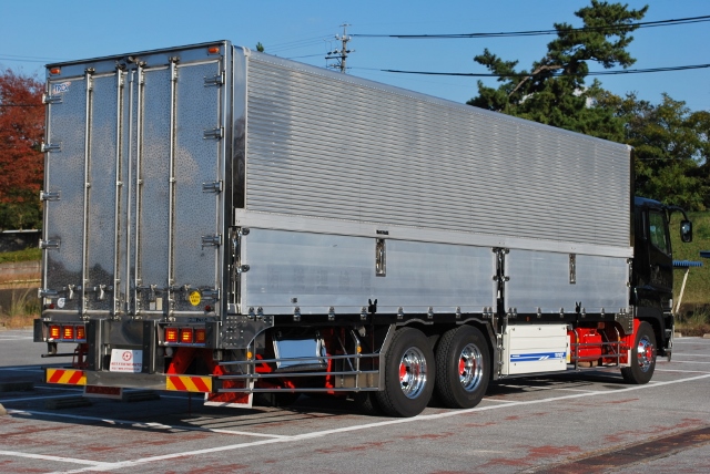 【171】三菱ふそうスーパーグレート　中低床　冷凍ウイング