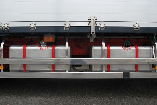 【314】ニッサンディーゼルクオン　中低床　アルミウイング　ハイルーフ　リヤエアサス