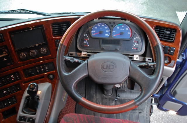 【312】ＵＤトラックスクオン　低床　アルミウイング　ハイルーフ　リヤエアサス