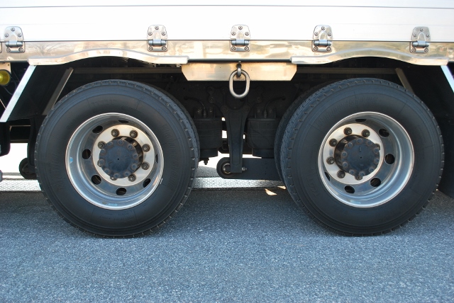 【186】UDトラックス　クオン　低床　アルミウイング　　ハイルーフ　リアエアサス