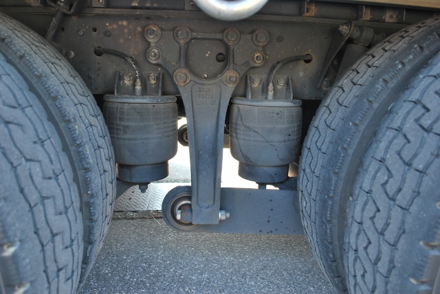 【186】UDトラックス　クオン　低床　アルミウイング　　ハイルーフ　リアエアサス