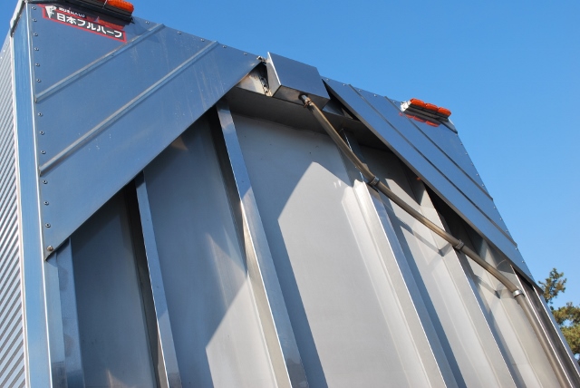 【186】UDトラックス　クオン　低床　アルミウイング　　ハイルーフ　リアエアサス