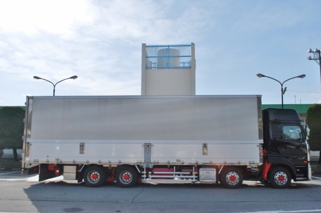 【186】UDトラックス　クオン　低床　アルミウイング　　ハイルーフ　リアエアサス