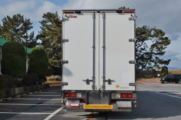 【186】UDトラックス　クオン　低床　アルミウイング　　ハイルーフ　リアエアサス