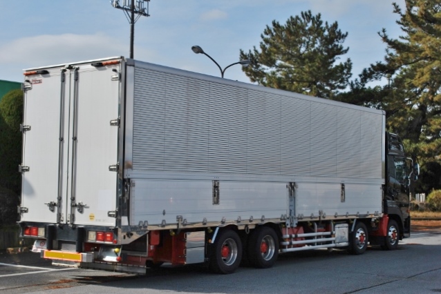 【186】UDトラックス　クオン　低床　アルミウイング　　ハイルーフ　リアエアサス