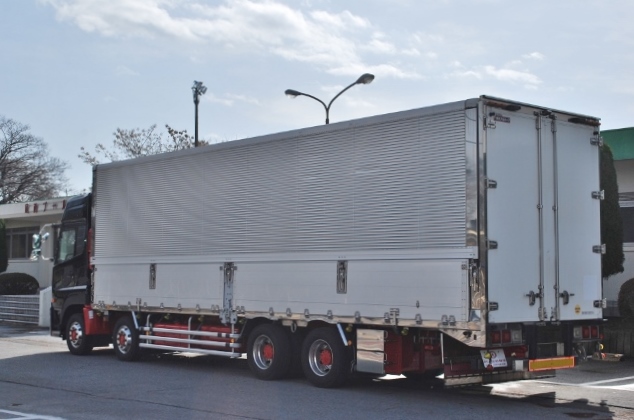 【186】UDトラックス　クオン　低床　アルミウイング　　ハイルーフ　リアエアサス