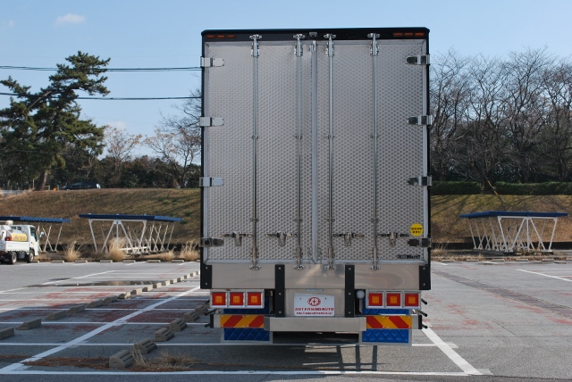 【193】日野グランドプロフィア　中低床　冷凍ウイング　リヤエアサス