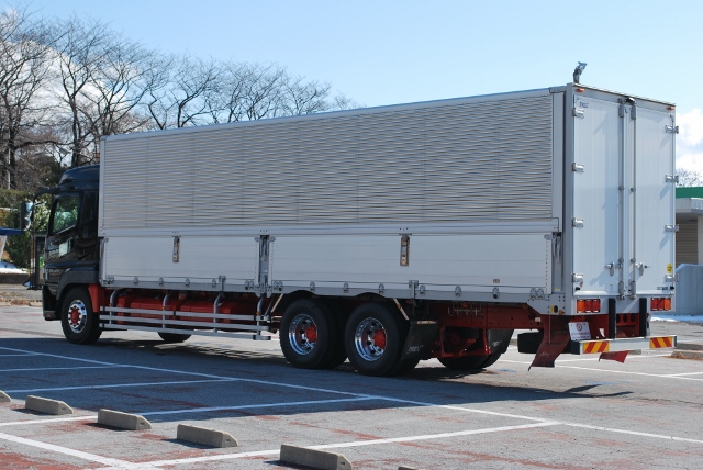 【179】三菱ふそうスーパーグレート　中低床　アルミウイング　ハイルーフ