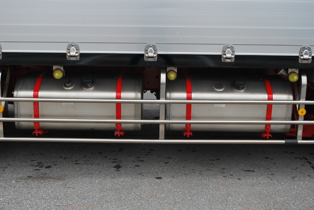 【176】UDトラックス　クオン　低床　アルミウイング　ハイルーフ