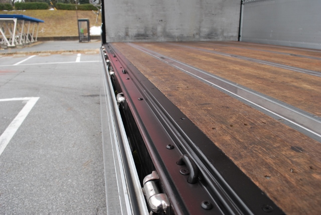 【176】UDトラックス　クオン　低床　アルミウイング　ハイルーフ