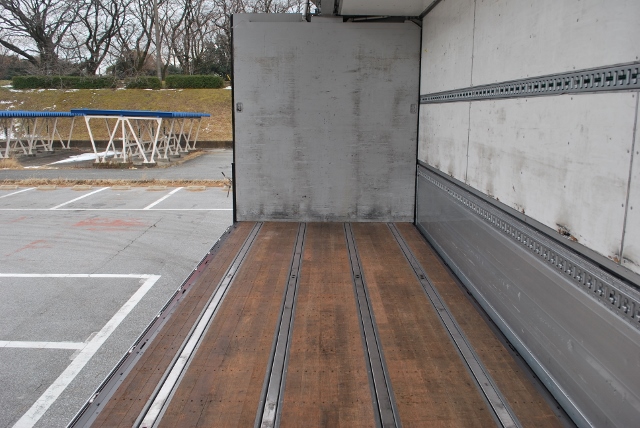 【176】UDトラックス　クオン　低床　アルミウイング　ハイルーフ