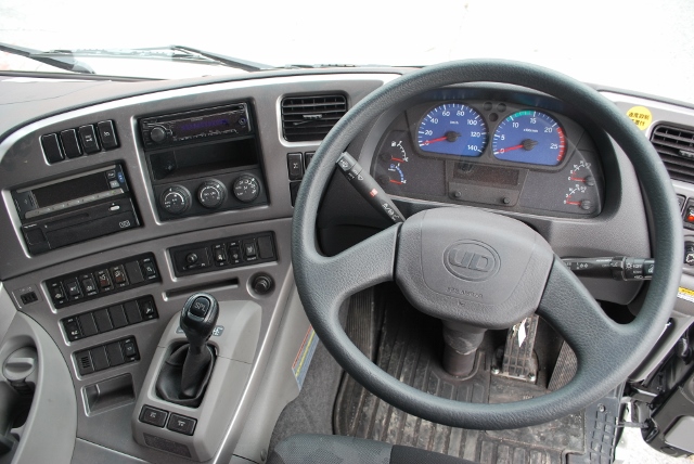 【176】UDトラックス　クオン　低床　アルミウイング　ハイルーフ