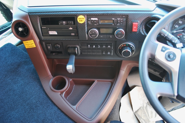 【388】日野プロフィア　未使用車　低床アルミウイング　ハイルーフ　リアエアサス