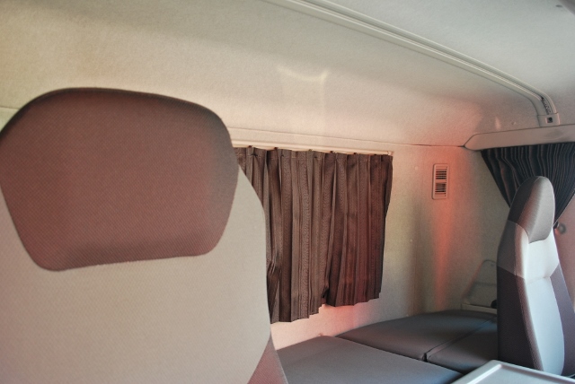 【208】三菱ふそう　スーパーグレート　低床　冷凍ウイング　リヤエアサス