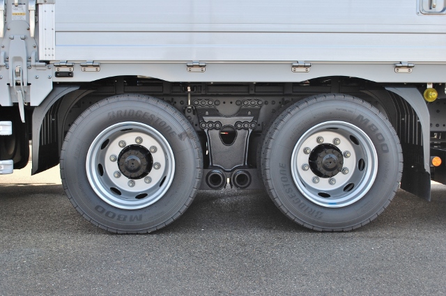 【392】日野プロフィア　未使用車　低床　アルミウイング　ハイルーフ　リアエアサス