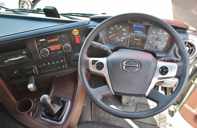 【392】日野プロフィア　未使用車　低床　アルミウイング　ハイルーフ　リアエアサス