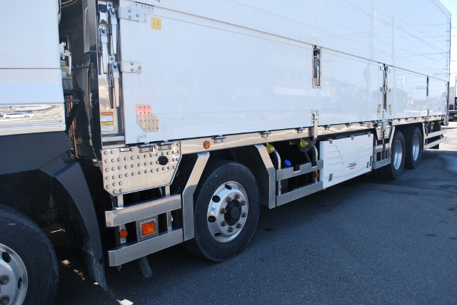 【210】日野　プロフィア　低床　冷凍ウイング　ハイルーフ　総輪エアサス