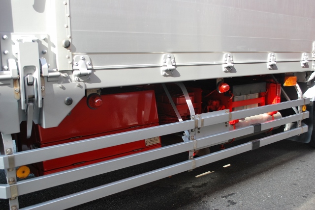 【206】UDトラックス　クオン　低床　アルミウイング　ハイルーフ