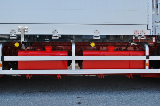 【327】UDトラックス　クオン　低床　アルミウイング　ハイルーフ　総輪エアサス